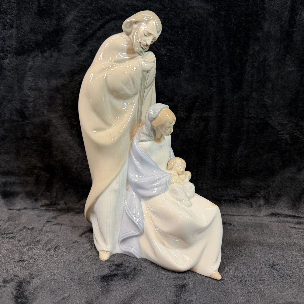 LLADRO NAO βA CHILD IS BORNβ 1439 Holy Family Christmas Manger Joseph Mary Jesus